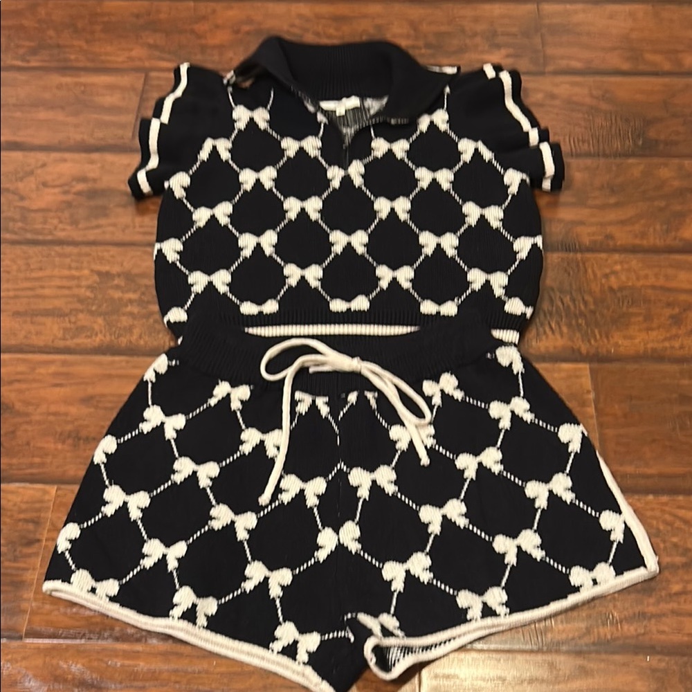 Entro Black and White Bow Knit Two-Piece Set Small